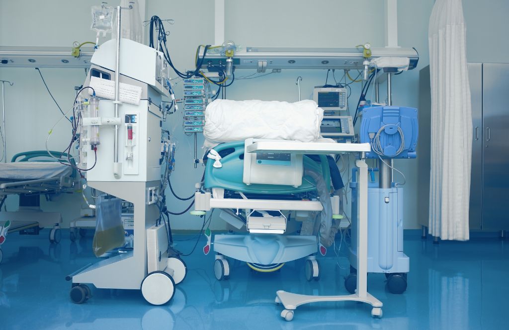 Fully equipped Intensive Care Units (ICU & ICCU)